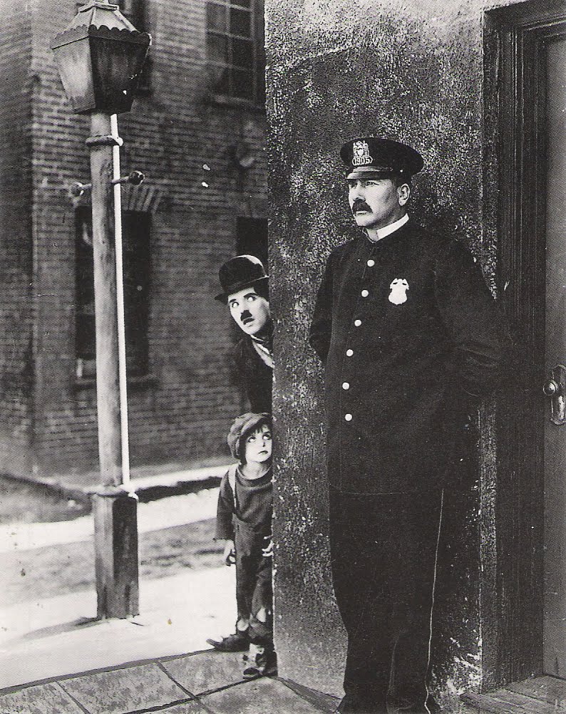 1921ChaplinTheKid