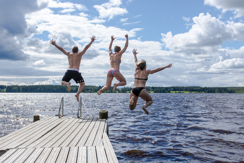 ArticlesMLJumpingInTheLake